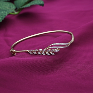 Dynamic Chevron Wave Diamond Bracelet in 18K Gold - DLBR0271S350