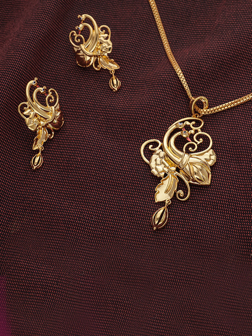 Peacock Feathered Pendant - Image 2